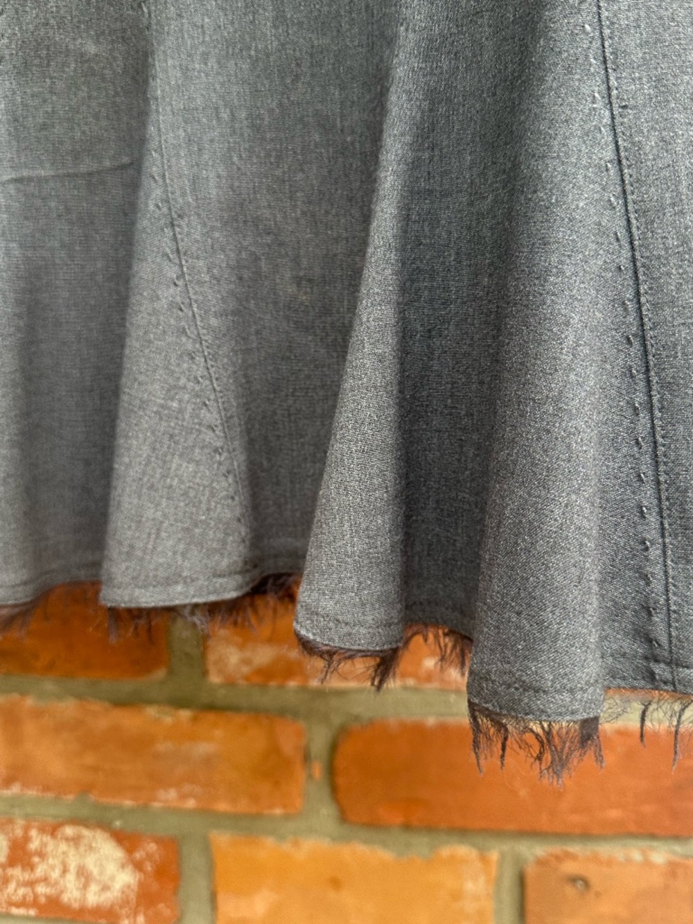 Tahari Women’s Size 12 Gray Pencil Skirt Flare Pleats Knee Length Lined - Picture 3 of 7